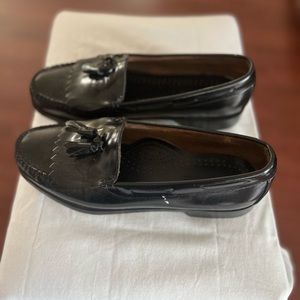 Black, 8.5 G. H. Bass loafer with tassels.